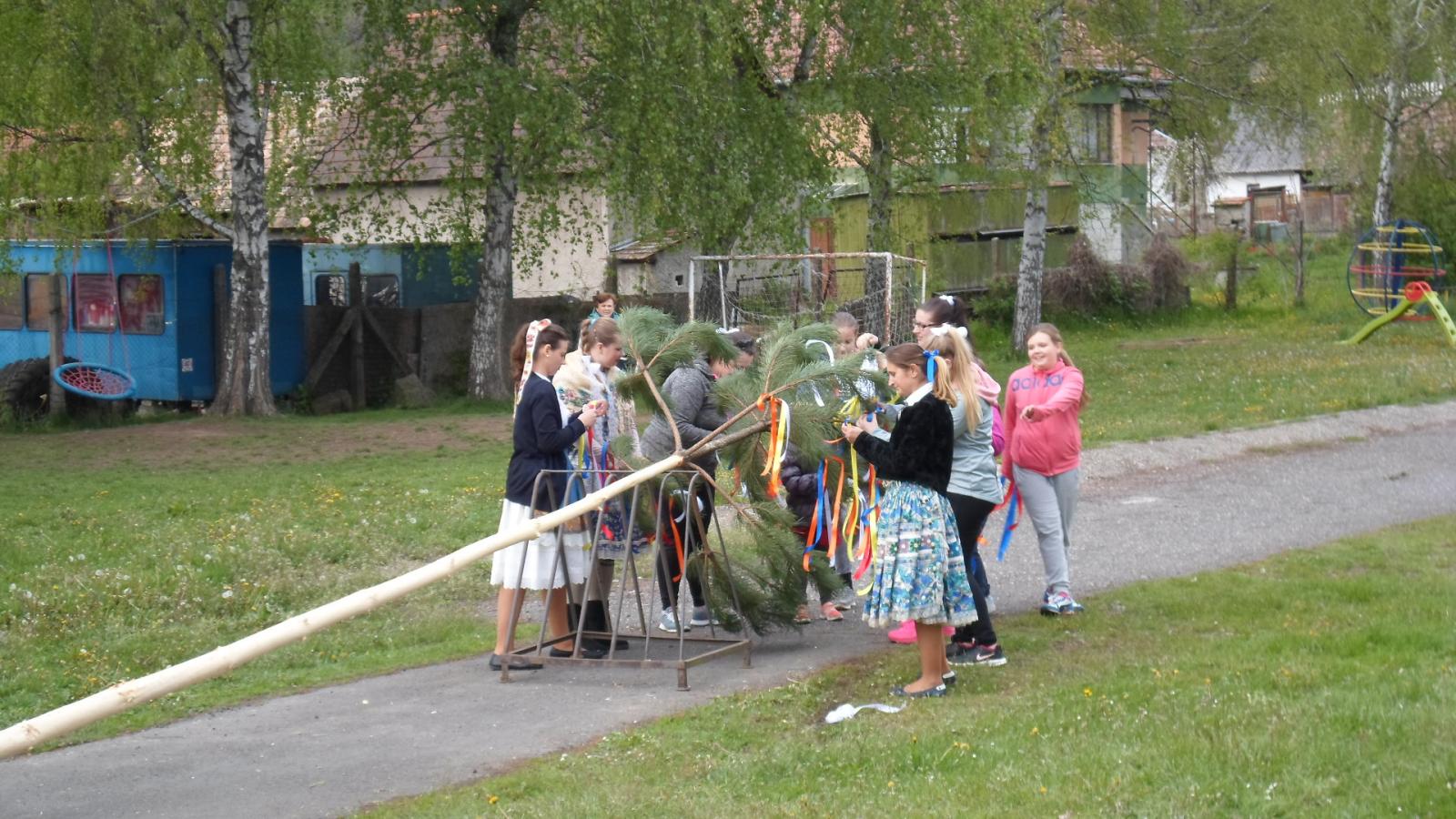 Fotogaléria Stavanie Mája 29.4.2017 (22) Stavanie Mája 29.4.2017