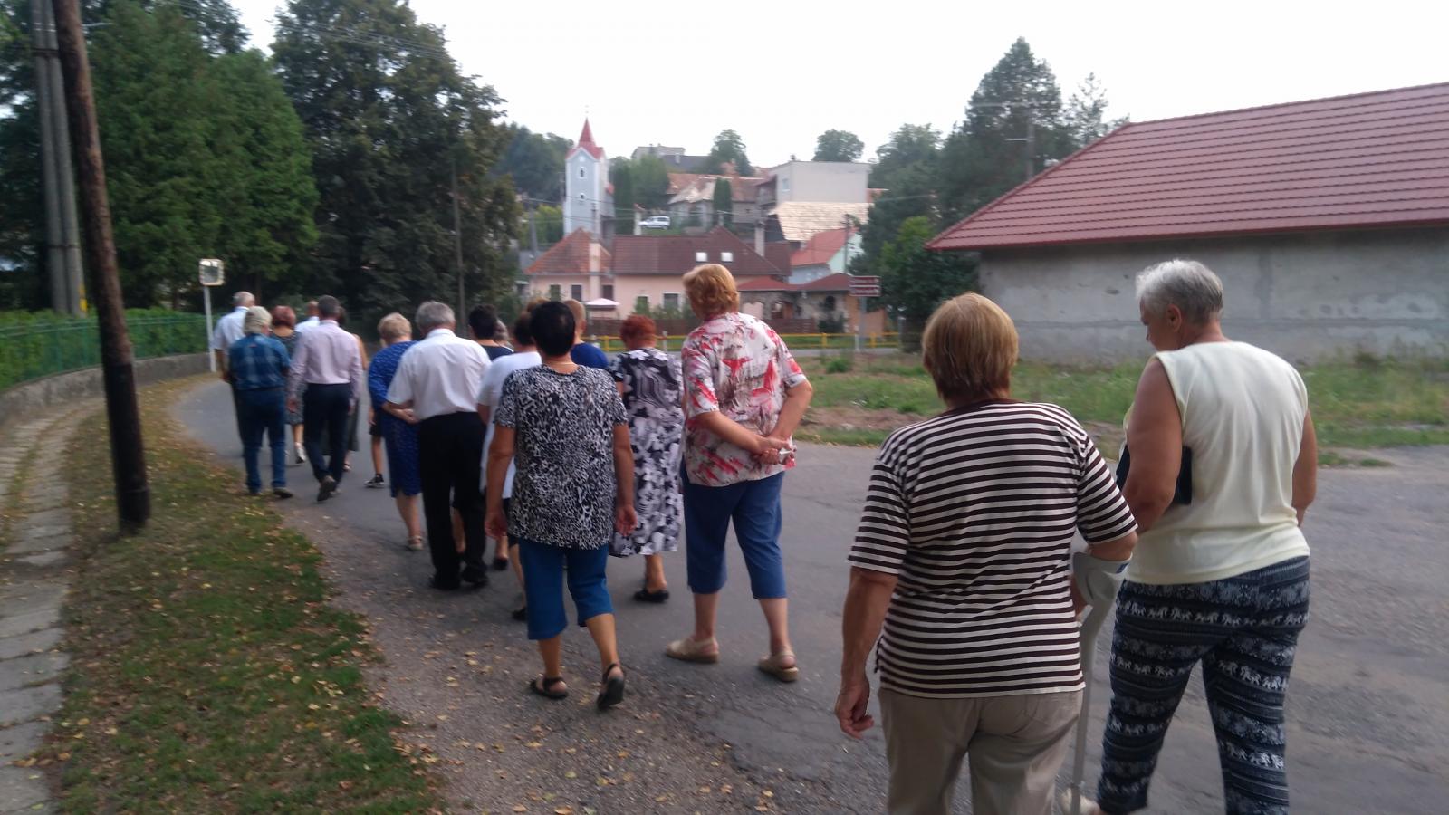 Fotogaléria Kladenie vencov k pomníku padlých hrdinov (6) Kladenie vencov k pomníku padlých hrdinov